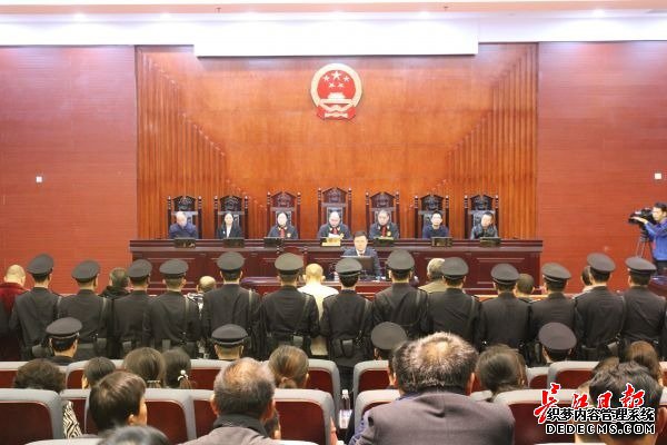 16人涉黑案公开宣判,涉黑头目曾玺被判20年