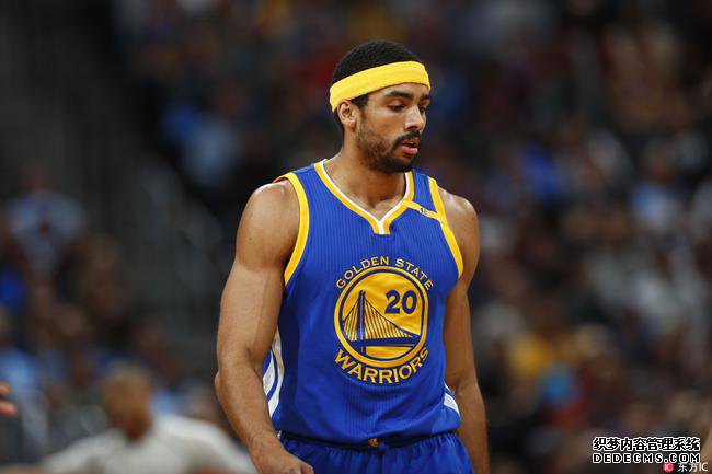 揪心!勇士悍匪被一屁股坐脸 倒地10秒满脸血