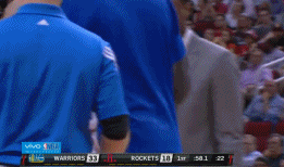 揪心!勇士悍匪被一屁股坐脸 倒地10秒满脸血